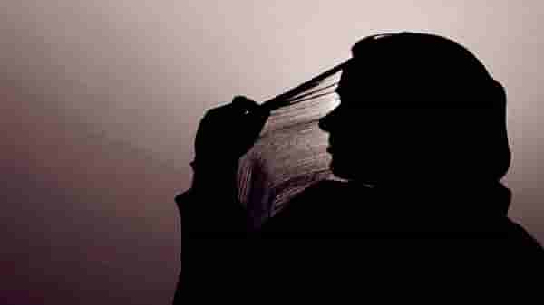 संतापजनक ! पैशांसाठी सासऱ्याने सूनेला चक्क 80 हजारात विकलं, मुलाला माहिती पडलं आणि....