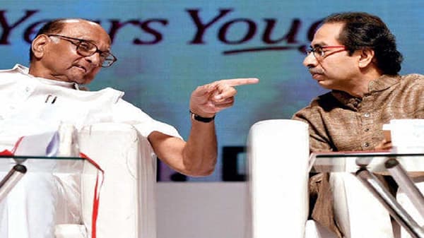 उद्धव ठाकरे, शरद पवार, अजित पवारांमध्ये वर्षा बंगल्यावर तासभर खलबतं, नेमकी चर्चा काय?
