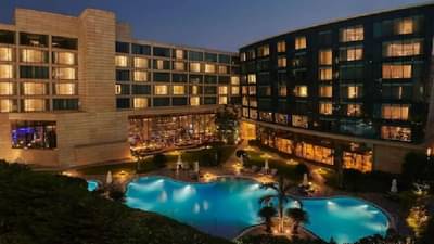 मुंबईसाठी धोक्याची घंटा? फाईव्ह स्टार हॉटेल बंद, नोकरांचा पगार द्यायलाही पैसा नाही