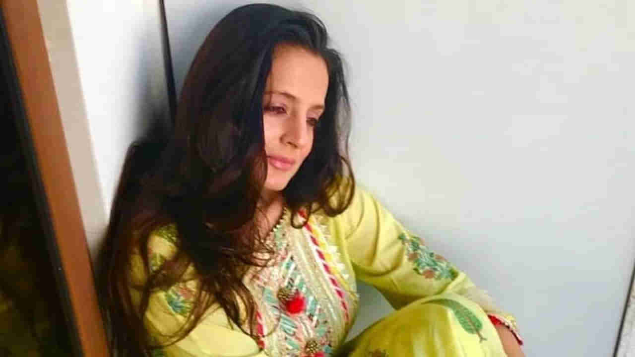 Happy Birthday Ameesha Patel | ‘कहो ना प्यार है’ म्हणत इंडस्ट्रीत प्रवेश, 3 जणांना डेट केल्यानंतरही एकाकी जीवन जगतेय अमिषा पटेल!