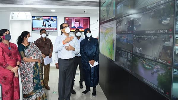 Mumbai Rains : मुंबई आज रेड तर पुढील 4 दिवस ऑरेंज अॅलर्ट; मुख्यमंत्री तातडीने आपत्ती निवारण कक्षात