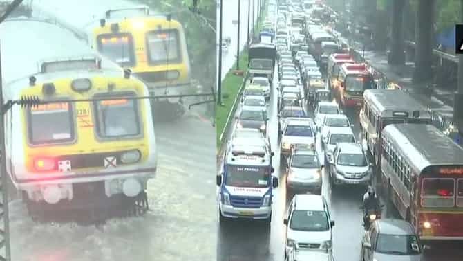लोकल ठप्प, बसेस नाहीत, वाहतुकीची कोंडी अन् पावसाची रिपरिप; चाकरमानी म्हणतात, जाये तो जाये कहाँ!