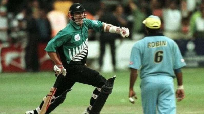 सर्वात आधी न्यूझीलंड आणि भारत 2000 साली आयसीसीच्या नॉकआऊट ट्रॉफीच्या अंतिम सामन्यामध्ये (चॅम्पियन्स ट्रॉफी) आमने सामने आले होते. त्यावेळी नैरोबी येथे झालेल्या
अंतिम सामन्यात न्यूझीलंडने भारताला 4 विकेट्ने पराभूत करत विजय मिळवला होता.
