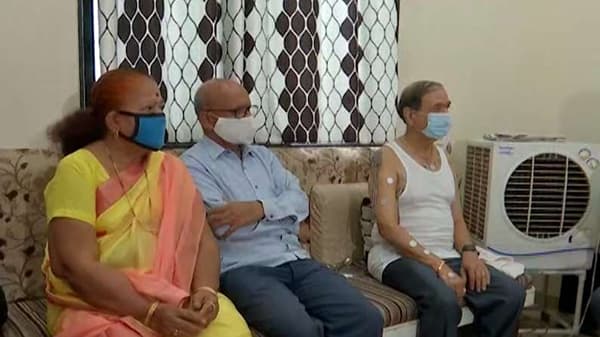 कोरोना प्रतिबंधक लसीशी निगडीत अनेक वेगवेगळ्या बातम्या तुम्ही ऐकल्या असतील मात्र आता नाशिकमध्ये एक अजब प्रकार समोर आलाय.