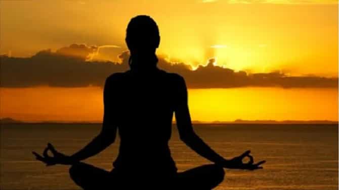Healthy Heart Yoga Poses : हृदय निरोगी ठेवण्यासाठी हे 5 योगासन करा!