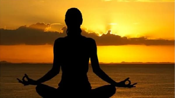 Healthy Heart Yoga Poses : हृदय निरोगी ठेवण्यासाठी हे 5 योगासन करा!