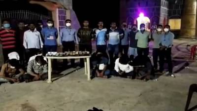 भंडाऱ्यात जुगार अड्ड्यावर धाड, 15 जण ताब्यात, 34 लाख 78 हजारांचा मुद्देमाल जप्त