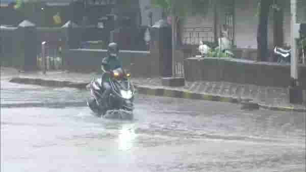 Mumbai Rain Live Updates | मुंब्यात पाच मजली इमारतीच्या कॉलमला तडे, सर्व परिवारांना बाहेर काढण्यात पालिकेला यश