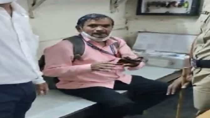 ठाण्यात मोबाईल चोरांचा सुळसुळाट, प्रवाशांवर जीवघेणे हल्ले, आतापर्यंत दोघांचा मृत्य, एक जण जखमी