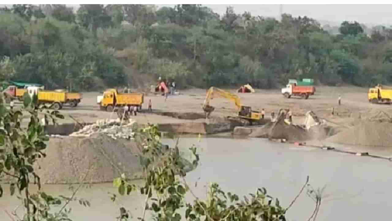 गोदावरी नदीपात्रात फटफटी गँगचा धुमाकूळ, वाळू उपशामुळे मोक्षघाटास नुकसान होण्याची शक्यता