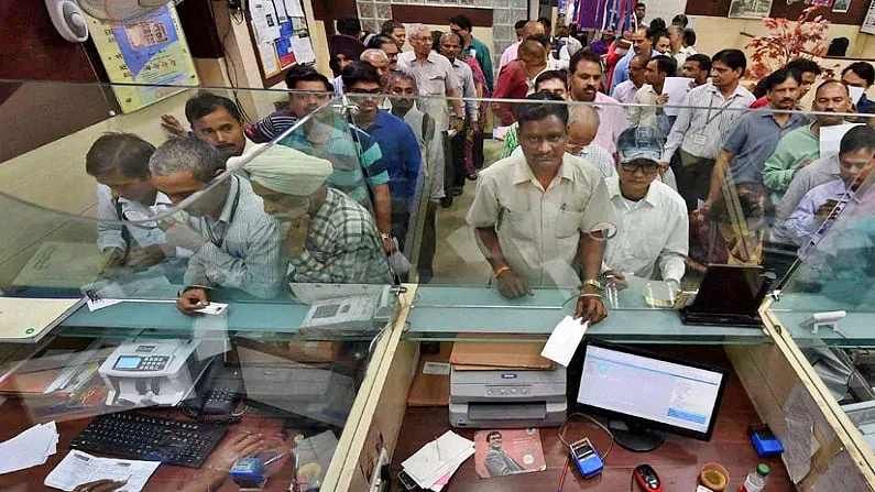 आता गावांमधील बँक ग्राहकांचाही खिसा कापला जाणार, वाढलेले ATM इंटरचार्जेज किती?
