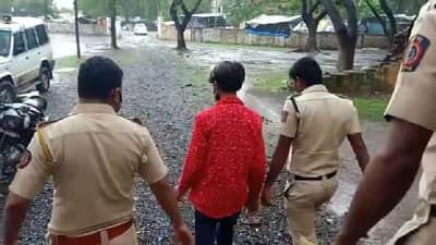 नवरा म्हणाला, वांग्याची भाजी दे, बायको म्हणाली, संपलीय, चिडलेल्या नवऱ्याने रॉकेल टाकून पत्नीला पेटवलं