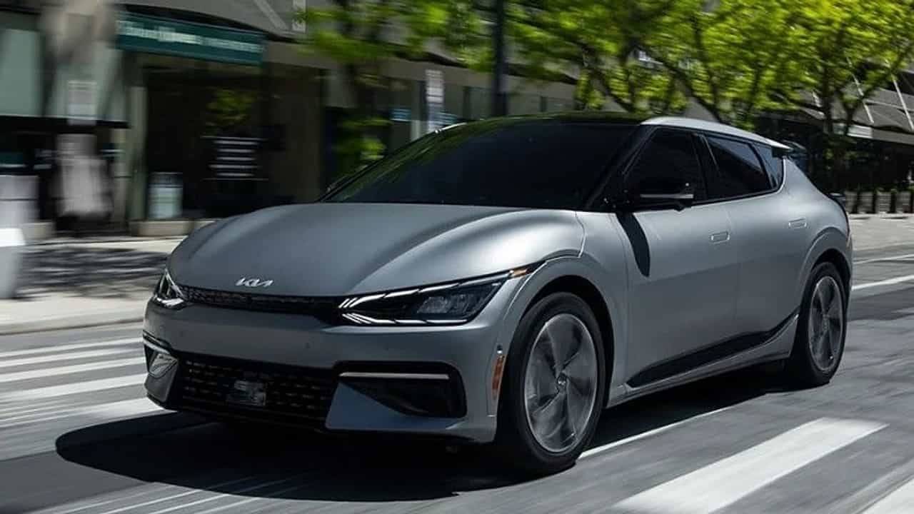 Kia च्या इलेक्ट्रिक कारचा बाजारात धुमाकूळ, अवघ्या काही तासांत सर्व युनिट्सची विक्री, 5 मिनिटांच्या चार्जिंगवर 112KM रेंज