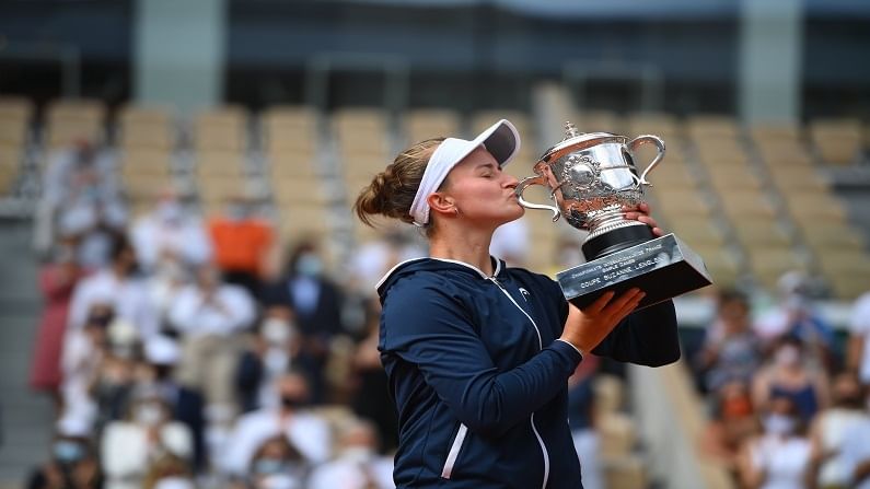 French Open 2021 : चेक रिपब्लिकची बाबरेरा क्रेजिकोव्हा विजयी, आयुष्यातील पहिल्या ग्रँडस्लॅमवर कोरलं नाव French Open 2021 : चेक रिपब्लिकची बाबरेरा क्रेजिकोव्हा विजयी, आयुष्यातील पहिल्या ग्रँडस्लॅमवर कोरलं नाव