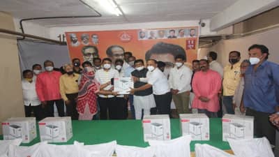आदित्य ठाकरेंच्या वाढदिवसानिमित्त शिवसेनेकडून कोल्हापुरात ऑक्सिजन कॉन्सट्रेटर्स, जीवनावश्यक वस्तूंचे वितरण