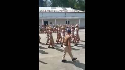 Viral Video : ‘ढल गया दिन हो गई शाम’गाण्यावर जवानांची परेड, व्हिडीओ सोशल मीडियावर व्हायरल