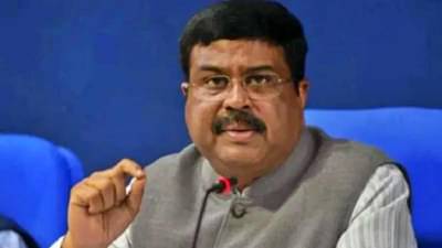 पेट्रोल-डिझेलचं शतक, मंत्री धर्मेंद्र प्रधान म्हणतात सरकारला अधिकचे पैसे पाहिजे म्हणून जास्तीचा कर