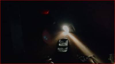 कार हायवेवर खोदलेल्या खड्ड्यात पडली; पाण्यात बुडून चौघांचा जागीच मृत्यू