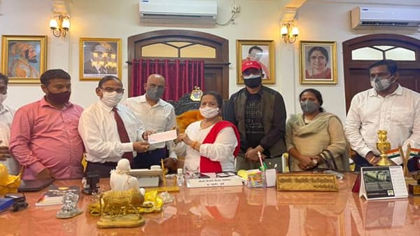 जोगेश्वरीच्या ट्रॉमा केअर रुग्णालयासाठी The Viral Fever कंपनीकडून पाच लाखांची मदत