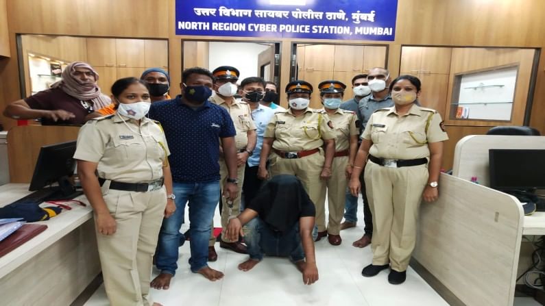 पेट्रोलपंपाच्या लायसन्सच्या नावाखाली 45 लाखांचा गंडा, तपासासाठी मुंबई पोलीस थेट बिहारमध्ये, मोठ्या रॅकेटचा पर्दाफाश पेट्रोलपंपाच्या लायसन्सच्या नावाखाली 45 लाखांचा गंडा, तपासासाठी मुंबई पोलीस थेट बिहारमध्ये, मोठ्या रॅकेटचा पर्दाफाश