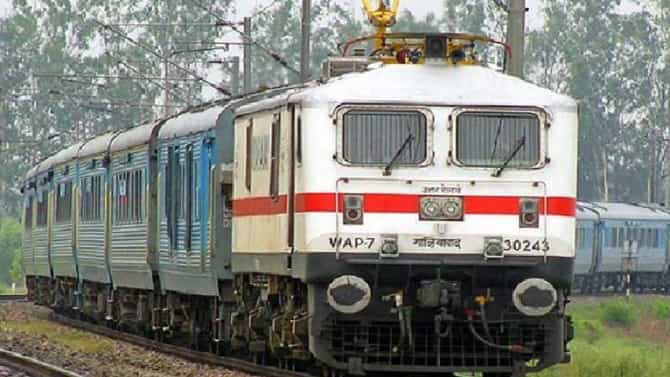 IRCTC च्या वेबसाईटवर ही ट्रिक वापरा, तत्काळ तिकीट नक्की मिळणार !