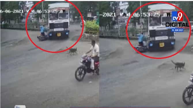 CCTV Video | चुकीच्या दिशेने टर्न घेत ट्रकने बाईकला चिरडलं, अपघाताचा व्हिडीओ समोर