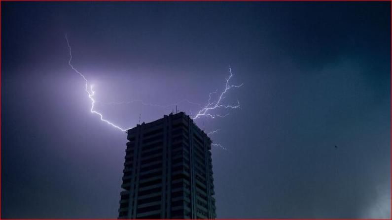 Damini app alerts of lightning strikes thunderstroke thunderclap