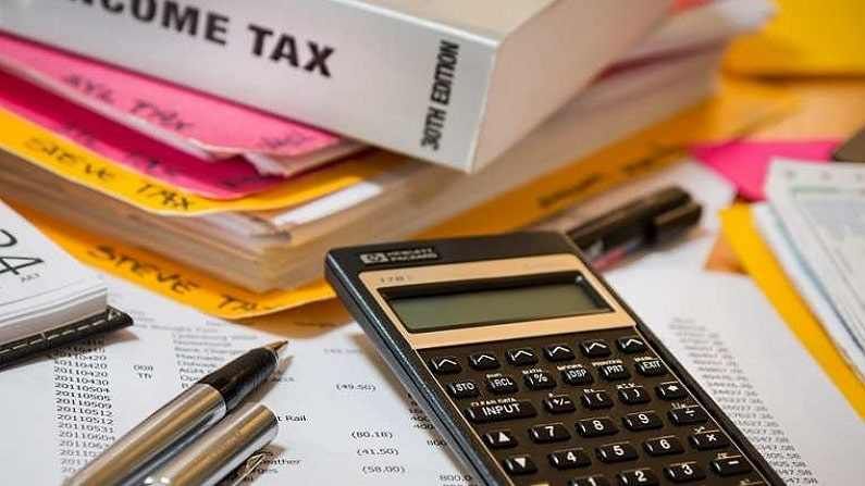नव्याने नोकरी करत असाल तर ITR फायलिंगबाबत या 5 गोष्टी समजून घ्या, कर्जापासून विजा मिळण्यासही मदत नव्याने नोकरी करत असाल तर ITR फायलिंगबाबत या 5 गोष्टी समजून घ्या, कर्जापासून विजा मिळण्यासही मदत