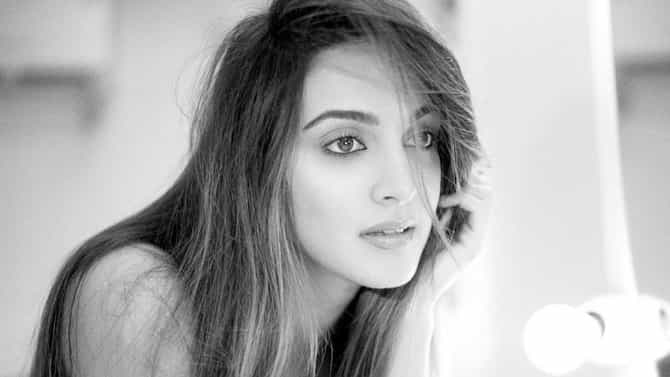 Kiara Advani | कियारा अडवाणीने शेअर केला टॉपलेस फोटो, पाहून आलिया भट्ट म्हणाली...