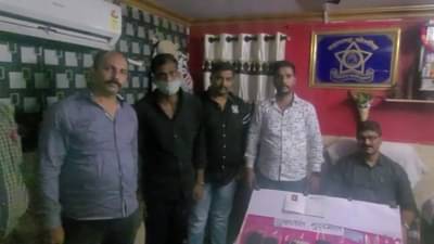 CCTV | धावत्या एक्सप्रेसमधून महिलेची पर्स हिसकावली, पोलिसांकडून फिल्मी स्टाईल पाठलाग, आरोपीला बेड्या