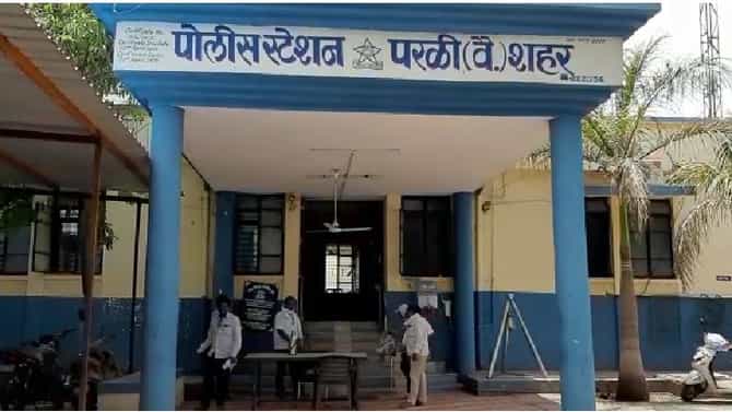 शाळेत हजेरी का घेतली नाही? मुख्याध्यापिकेच्या पतीची शिक्षकाला अर्वाच्च शिवीगाळ