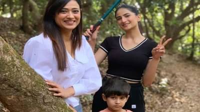 Shweta Tiwari | रात्रभर व्हिडीओ कॉल सुरु, केपटाऊनमध्ये शूट करणाऱ्या श्वेता तिवारीला येतेय मुलांची आठवण!