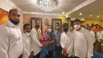 नितेश राणेंचा शिवसेनेला डिवचण्याचा प्रयत्न, शिवसेना भवनावर मोर्चा काढणाऱ्या भाजयुमोच्या कार्यकर्त्यांचा सत्कार