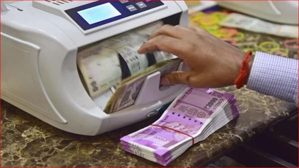 कोरोनामुळे आर्थिक अडचणीत सापडलेल्यांसाठी SBI कडून स्वस्त व्याजदरात कर्ज, जाणून घ्या सर्वकाही