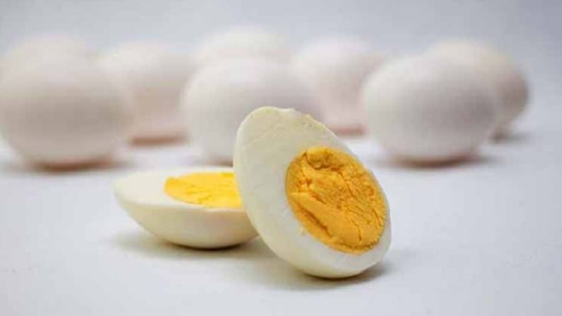 अंड्यात ट्रिप्टोफेन आणि टायरोसिन हे घटक असतात. यासह, अंड्यांमध्ये अमिनो आम्ल देखील आहेत जे, आपला हृदयरोगापासून बचाव करण्यासाठी उपयुक्त आहेत.