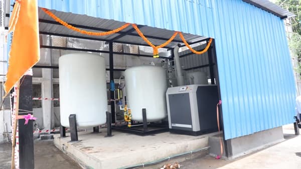 मुंबईतील पहिला ऑक्सिजन प्रकल्प सुरू; गोवंडीच्या शताब्दीत ऑक्सिजन जनरेटर युनिट कार्यान्वित