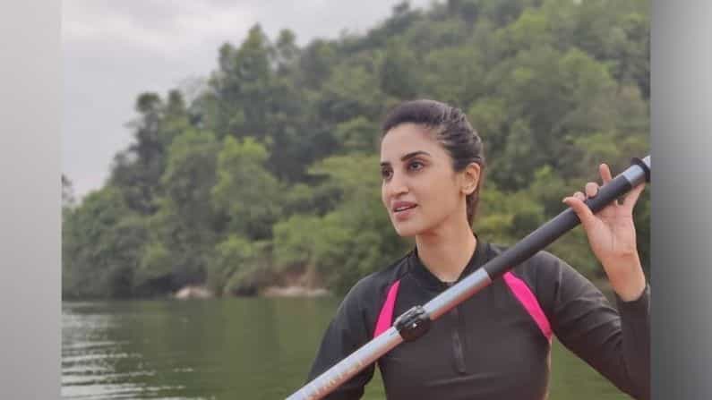 बिग बॉस फेम अभिनेत्री स्मिता गोंदकर सोशल मीडियावर नवनवीन फोटो शेअर करत असते. आता तर स्मिता भटकंती करतेय.
