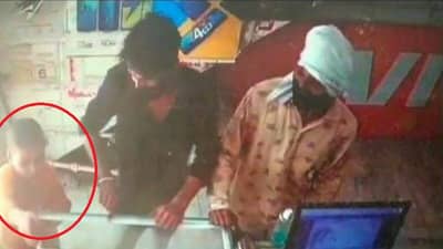 दुकानदारावर गोळी झाडणार, तोच चिमुकलीची हाक, बाबा ऐकून लुटारुंनी प्लॅन बदलला