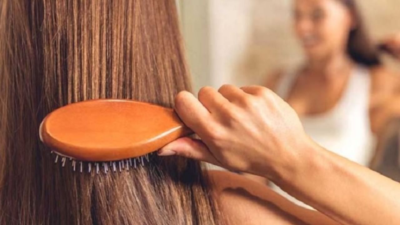 सूर्याच्या कडक किरणांमुळे आपल्या केसांवर आणि त्वचेवर परिणाम होतो. यामुळे आपले केस कोरडे आणि बेजान होतात. सनस्क्रीन त्वचेचे संरक्षण करते, परंतु केसांचे संरक्षण करणे तितके सोपे नाही. मात्र, काही घरगुती टिप्स फाॅलो करून आपण सूर्याच्या कडक किरणांपासून केसांचे संरक्षण करू शकतो. 