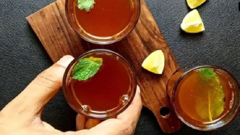 या पावसाळ्यात तुम्ही मध, लिंबू आणि आले चहा घेऊ शकता. हा चहा अत्यंत स्वादिष्ट आणि आरोग्यासाठी फायदेशीर असतो. 
