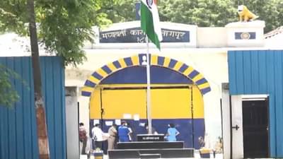 पाच कुटुंबियांचा खून करणारा आरोपी जेलमध्ये अचानक खवळला, कपड्यात दगड बांधून दुसऱ्या कैद्यावर हल्ला