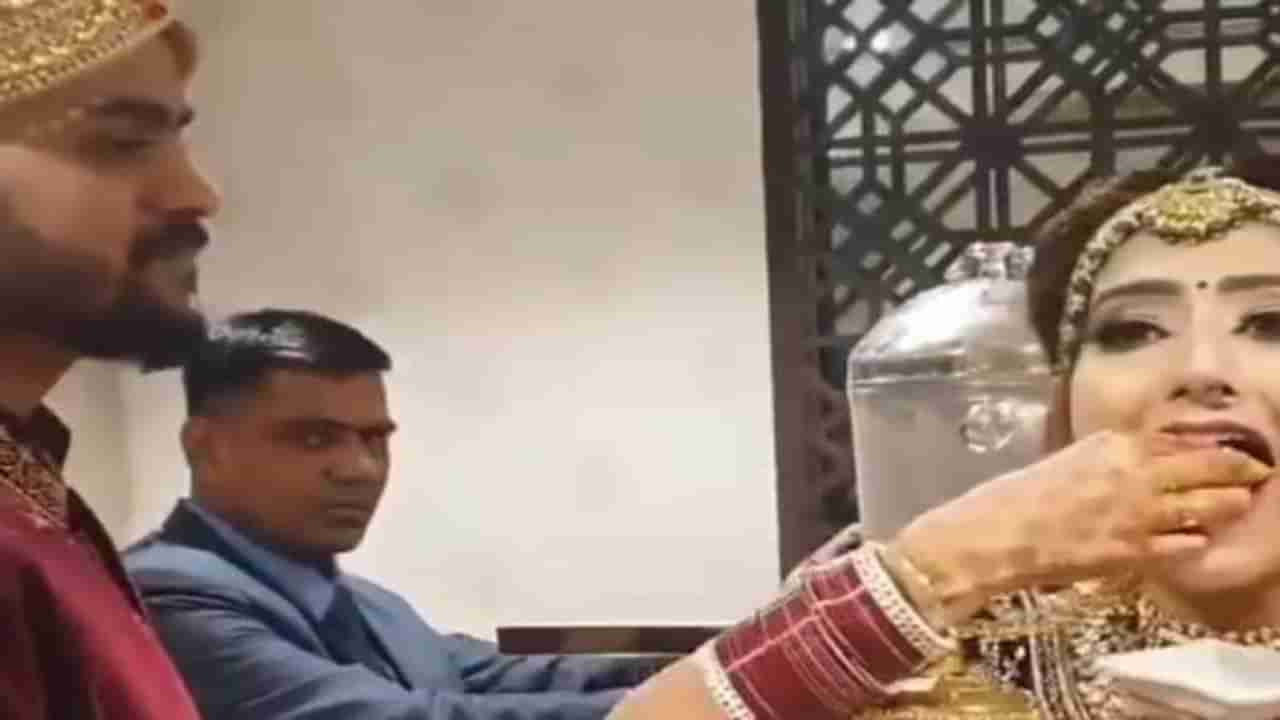 Viral Video : पाणीपुरी खाताना नवरदेवासमोर नववधूचा भलताच स्वॅग, व्हिडीओ पाहून हसता पुरेवाट होईल