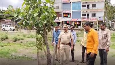 PHOTO | खाकी वर्दीतला वृक्षप्रेमी अवलिया, लॉकडाऊनमध्ये तब्बल 75 हजार वृक्षांची लागवड