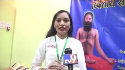 काेराेना काळातही ऑनलाईन याेगा घेणाऱ्या दीपा वानखडे, देशासह विदेशातही प्रशिक्षण