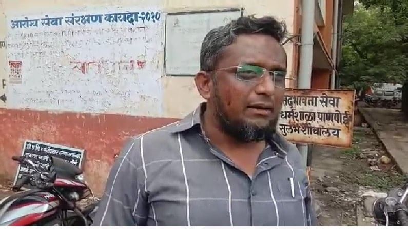 बायकोला कोरोना ड्युटी का लावली? शिक्षिकेच्या नवऱ्याची मुख्याध्यापकाला मारहाण बायकोला कोरोना ड्युटी का लावली? शिक्षिकेच्या नवऱ्याची मुख्याध्यापकाला मारहाण