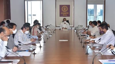 नाट्य कलावंत, नाट्यनिर्मिती संस्थांना मोठा दिलासा, अनुदान तातडीने वितरीत करण्याचे उपमुख्यमंत्र्यांचे आदेश