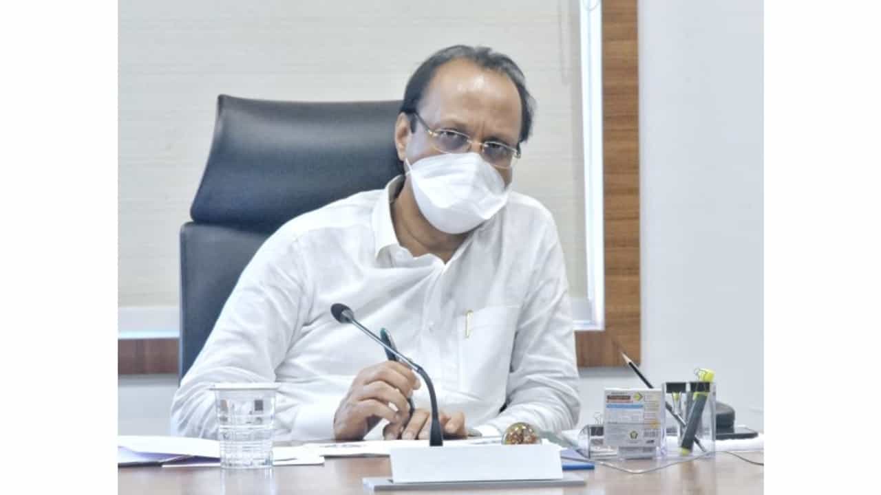 कोरोना रोखण्यासाठी प्रतिबंधक नियमांची कडक अंमलबजावणी करावी; अजित पवारांकडून पुण्यातील कोव्हिड स्थितीचा आढावा