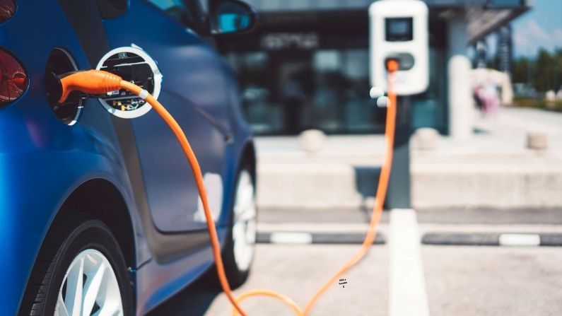 सरकारची नवी E-Vehicle Policy सादर, चार्जिंग स्टेशनसाठी 10 लाखांचे अनुदान