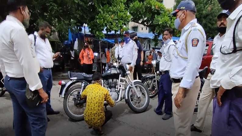 अंबरनाथमध्ये बुलेट राजांना पोलिसांचा दणका, 61 मॉडिफाइड सायलेन्सर जप्त