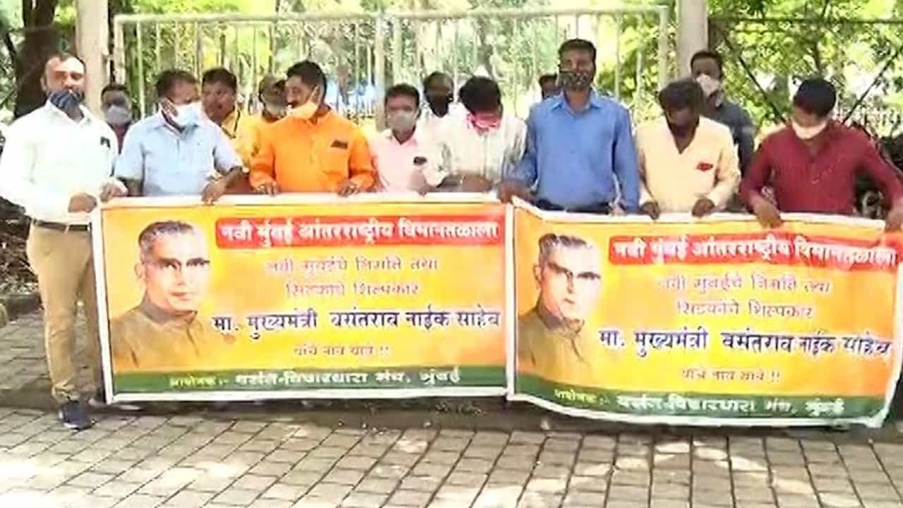 नवी मुंबई विमानतळाला वसंतराव नाईक यांचं नाव द्या, पोहरादेवीचे महंत सुनील महाराजांचं विधान भवन परिसरात आंदोलन